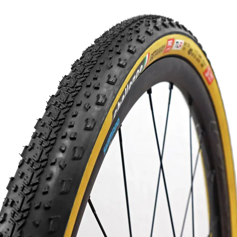 Challenge Getaway Pro TLR 700x40c Tire in Black/Tanwall