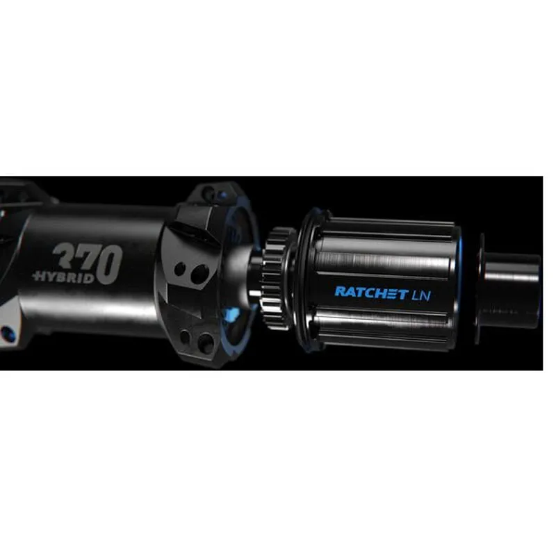 DT Swiss HU1900 QR 29in Front Wheel in Black-2